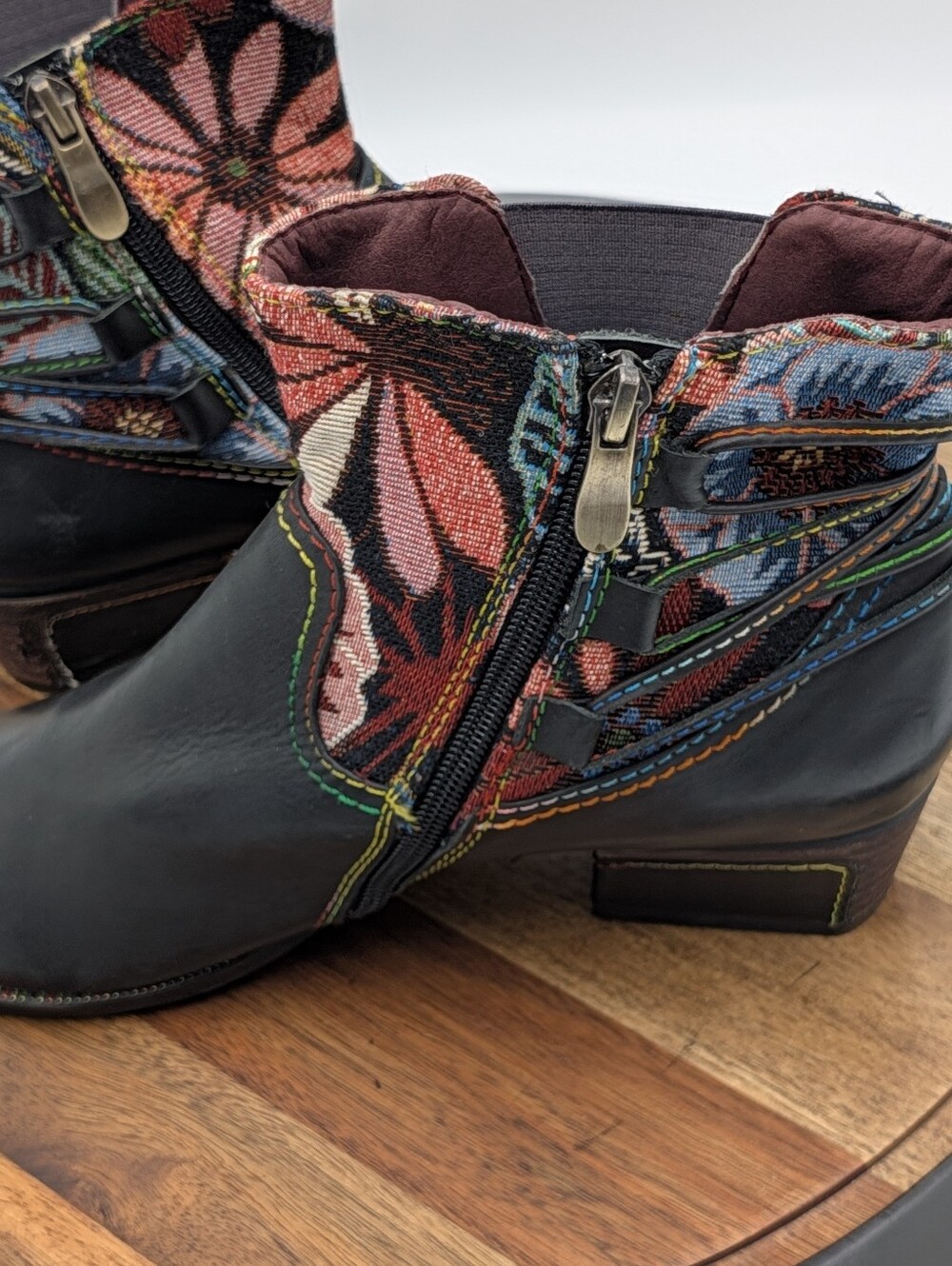 L'Artiste by Spring Step "Live" Black Tapestry Leather Ankle Booties Size 40